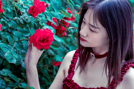 团结才能共赢 携手方可共进——中国以高水平对外开放为世界经济注入暖流